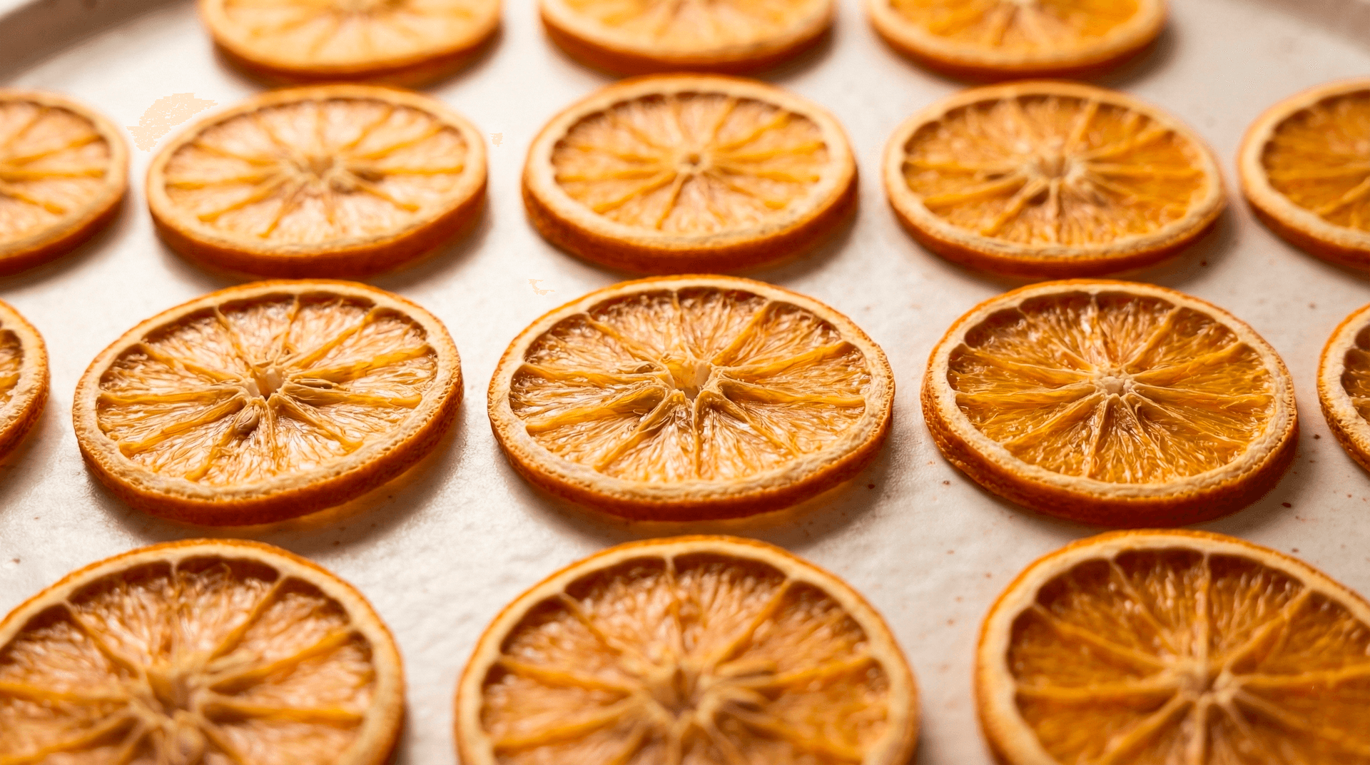 Citre&Co, Getrocknete Orangen, Dörrobst, Natürliche Dekoration, DIY Gestecke, Weihnachtsdeko, Backzutaten, Bio Orangenscheiben, Food Fotografie, Zitrus Aroma, Home Baking, Natürliche Inhaltsstoffe, Premium Qualität, Handgemachtes, Winter Deko Ideen, Glühwein Gewürz. #️⃣ Hashtags (Decoración, Alimentación y Marca)